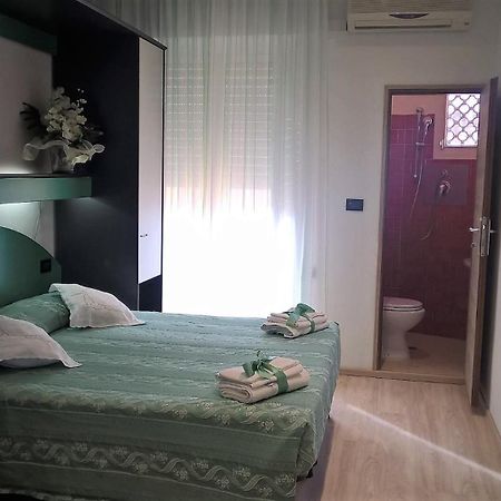 Hotel Tre Stelle Rimini Kültér fotó