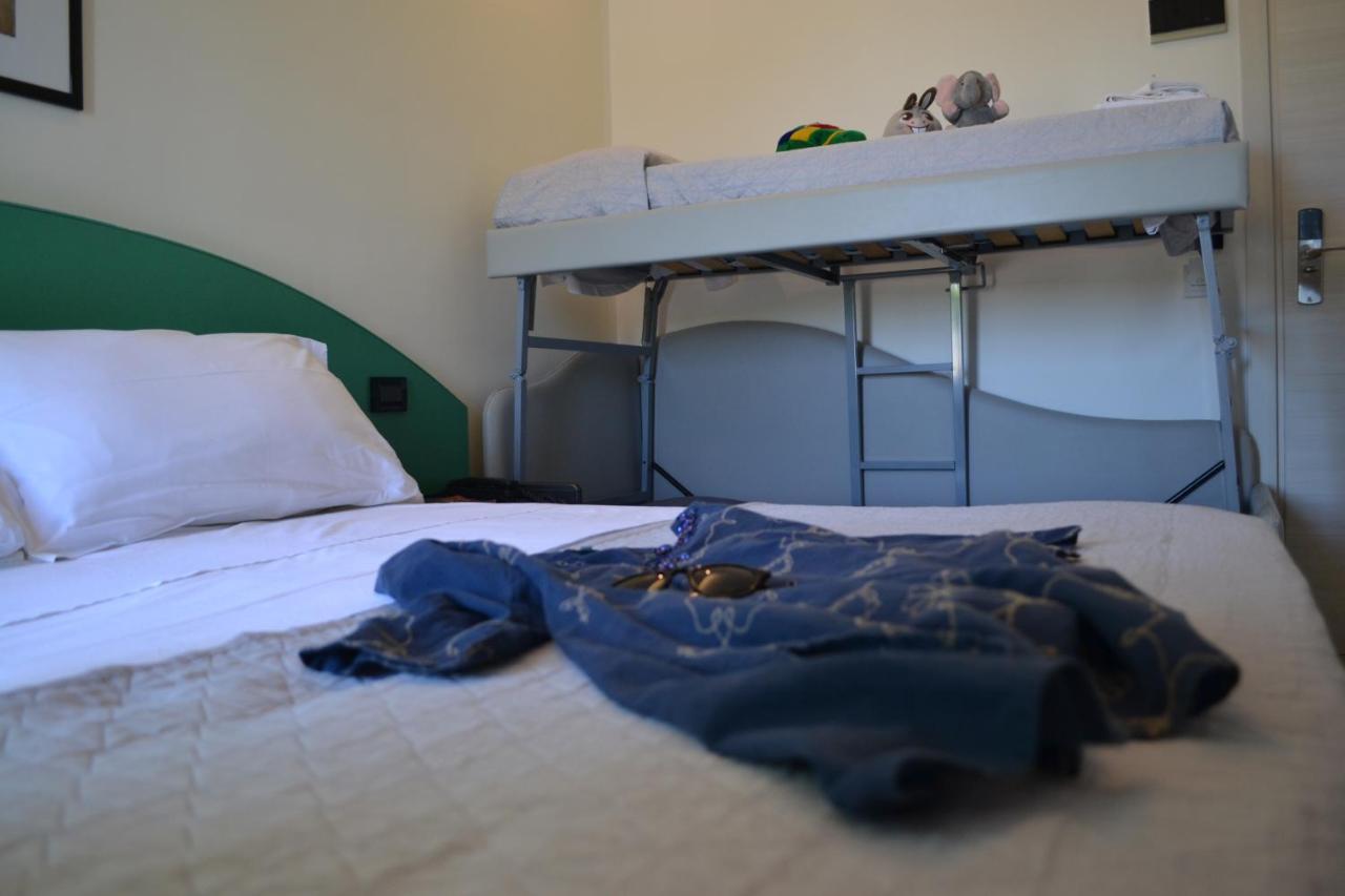 Hotel Tre Stelle Rimini Kültér fotó