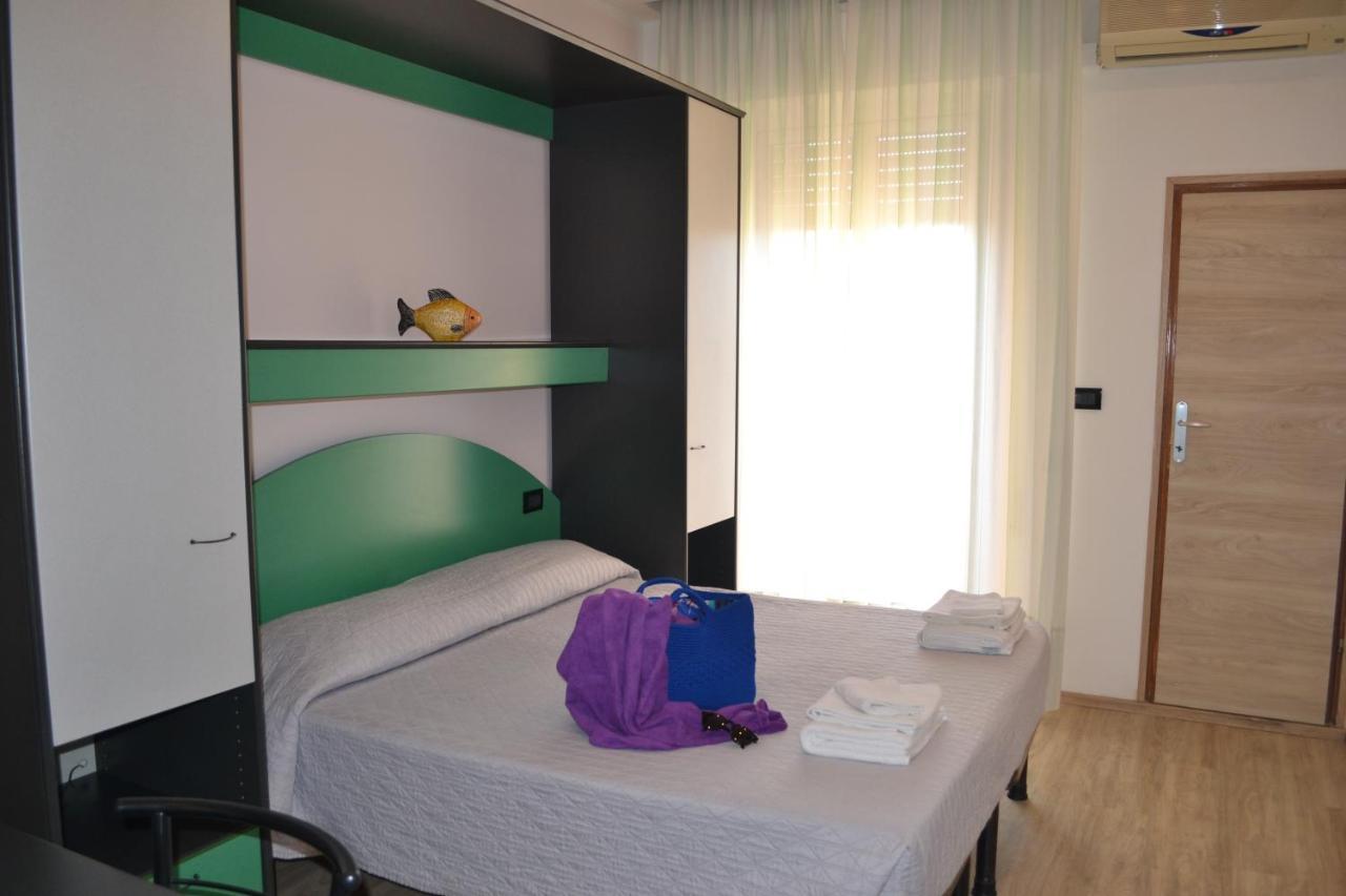 Hotel Tre Stelle Rimini Kültér fotó