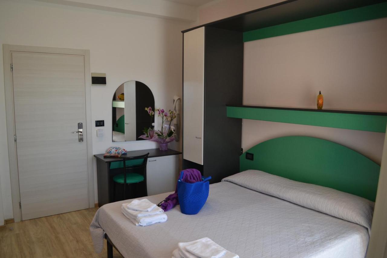 Hotel Tre Stelle Rimini Kültér fotó