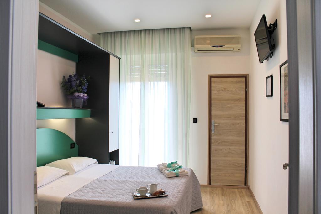 Hotel Tre Stelle Rimini Kültér fotó